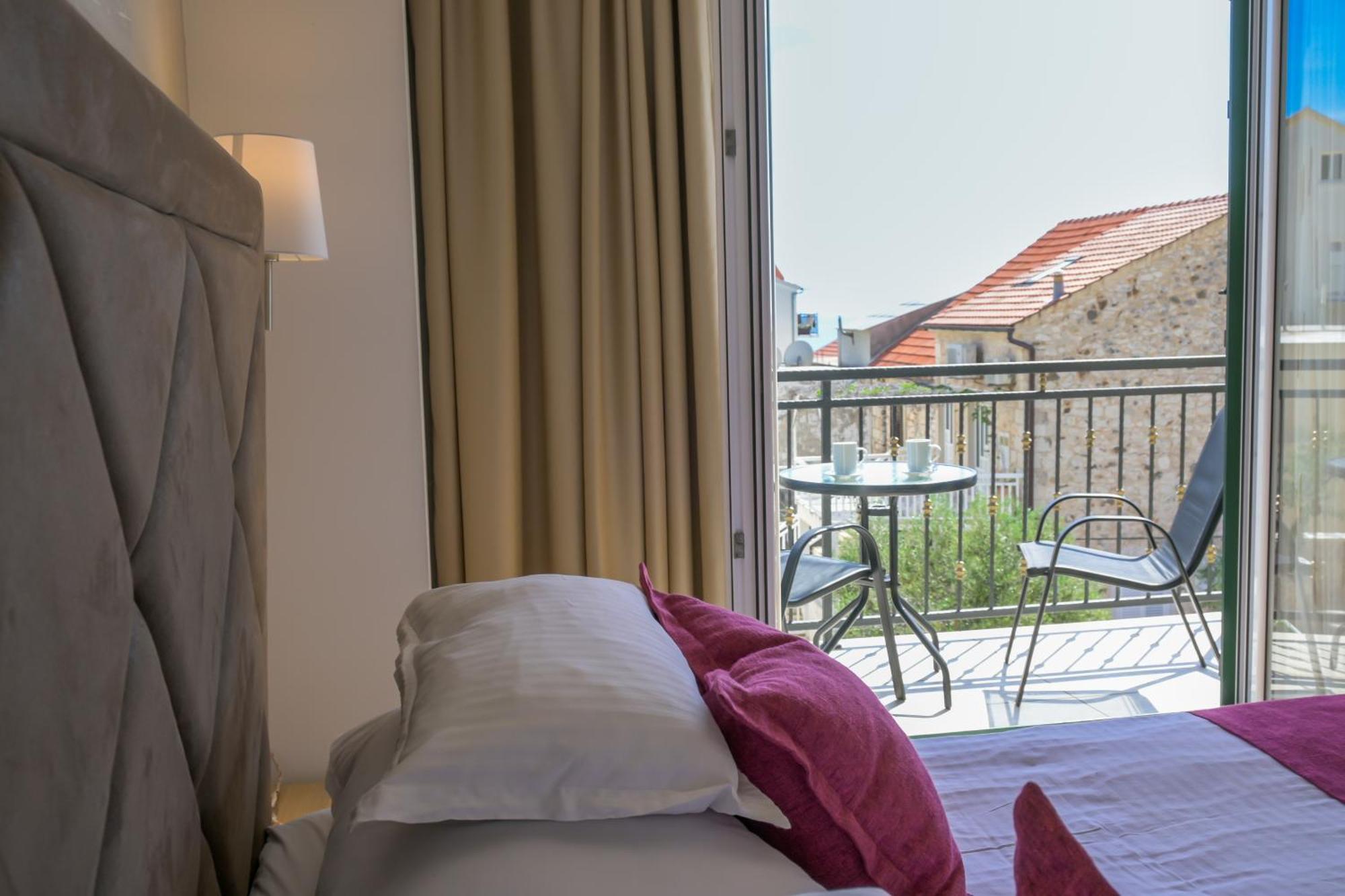 Hotel Fortuna Milna  Eksteriør billede